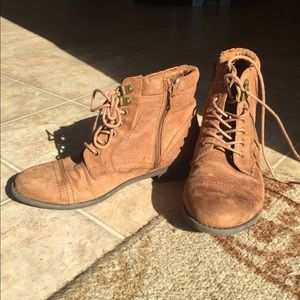 Cute rustic boots 👢